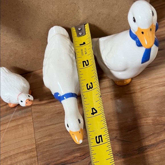 FINAL PRICE - Set of Ceramic Ducks with Bows - Picture 12 of 12